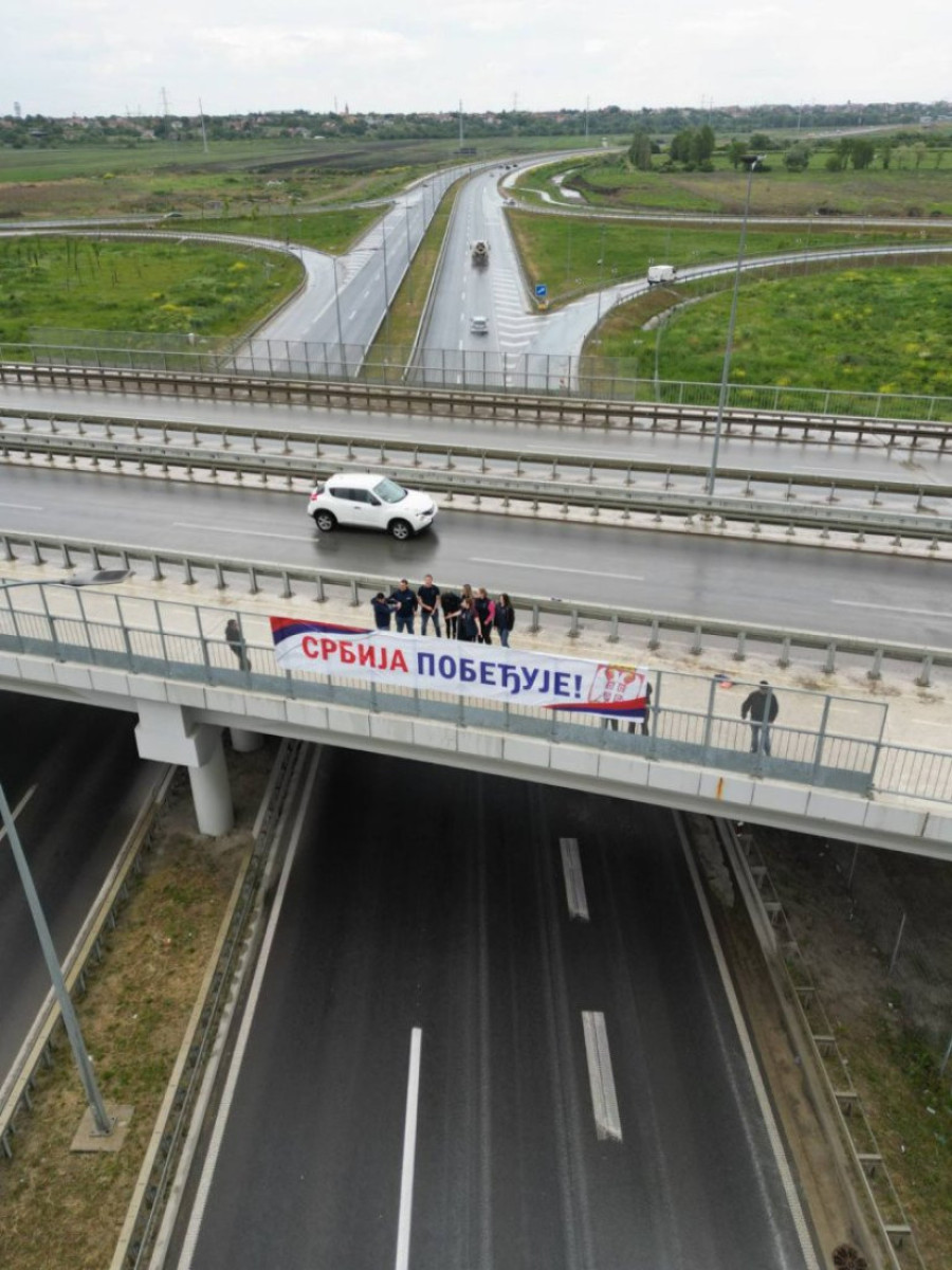 Moćne scene iz Beograda: Građani poručili da Srbija pobeđuje (FOTO/VIDEO)