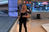 Jovana Jeremić ne ispušta crnu mačku iz ruku! Pao i zavodljivi ples u jutarnjem programu (VIDEO)