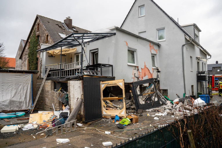 Eksplozija u kući u Mladenovcu: Vrata od jačine detonacije letela deset metara!