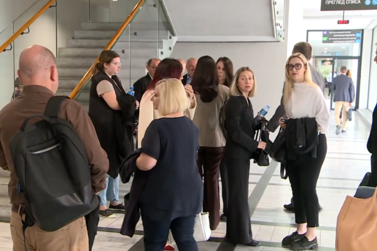 Roditelji dece ubijene u "Ribnikaru" došli u Palatu pravde: Nastavlja se suđenje Kecmanovićima! (VIDEO)