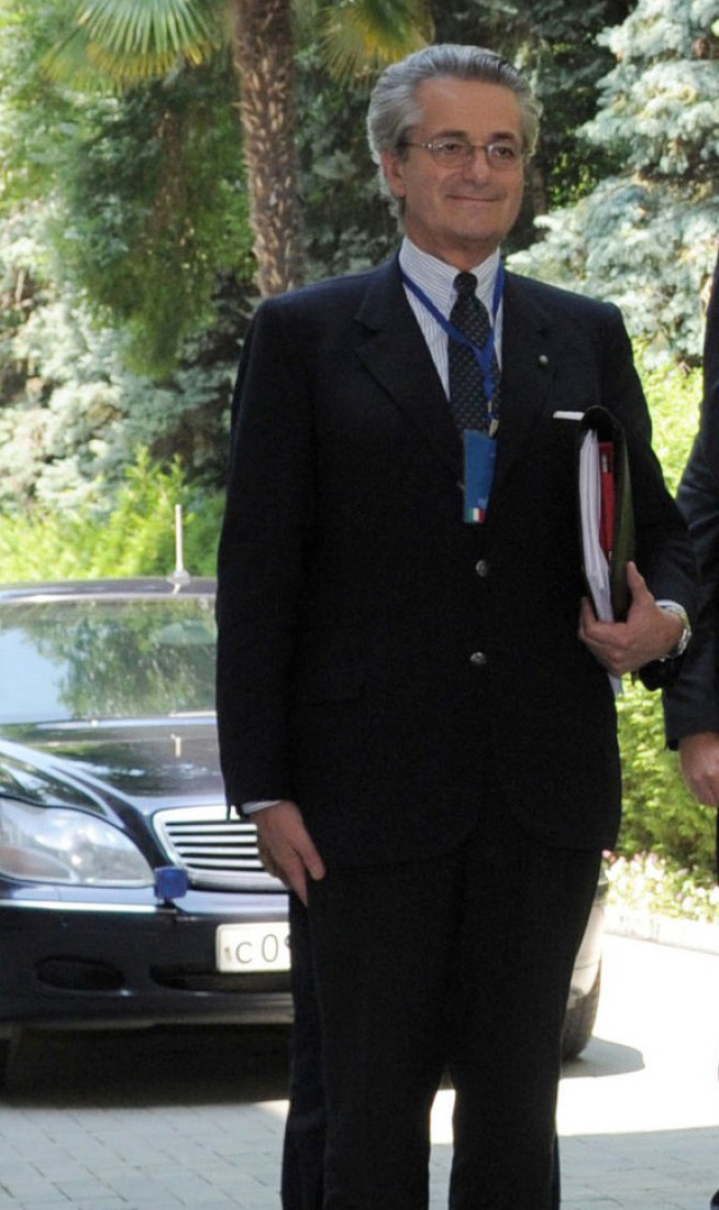 Diplomata dobro poznat u Srbiji naslednik Šmita? Mediji u BiH tvrde da bi novi visoki predstavnik mogao da bude bivši ambasador u Beogradu!
