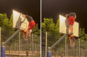 Blokaderi ruše sve pred sobom! Jedan se popeo na tablu i razvalio koš  - je l ovo borba za "bolje društvo"? (VIDEO)