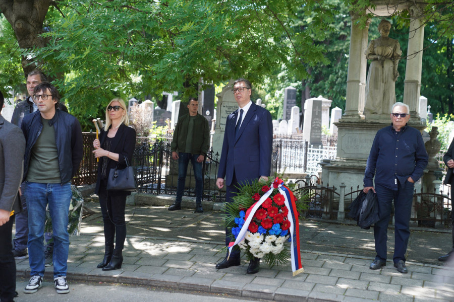 Predsednik Vučić došao na ispraćaj Vladimira Cvetkovića! (FOTO)
