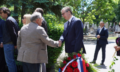 Predsednik Vučić došao na ispraćaj Vladimira Cvetkovića! (FOTO)