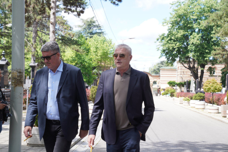 I ovo je dokaz veličine Vladimira Cvetkovića! Državni i sportski vrh, legende Zvezde i Partizana na poslednjem ispraćaju! (FOTO)