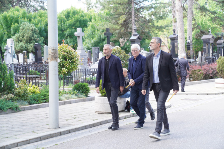 I ovo je dokaz veličine Vladimira Cvetkovića! Državni i sportski vrh, legende Zvezde i Partizana na poslednjem ispraćaju! (FOTO)
