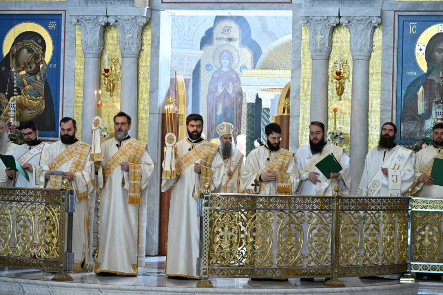 Liturgijom u Hramu Svetog Save počelo redovno zasedanje Sabora SPC, služi Porfirije