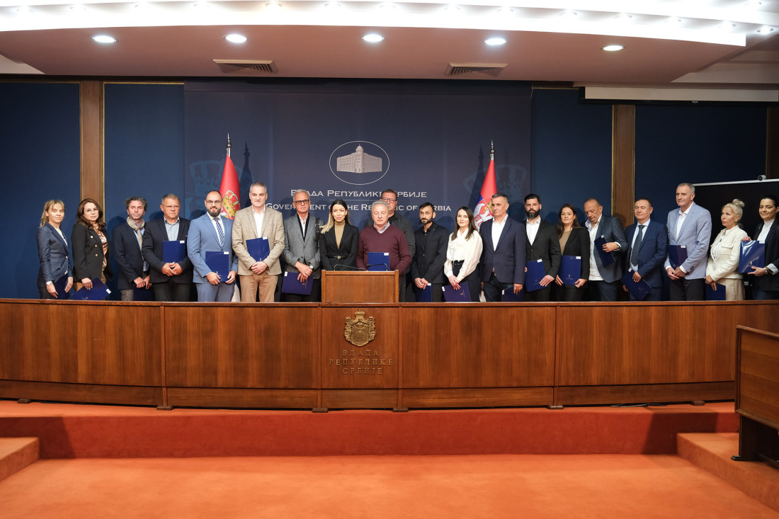 Ministarka dodelila rešenja po programu za podizanje izvoznih kapaciteta: 130 miliona dinara bespovratnih sredstava za 19 kompanija (FOTO)