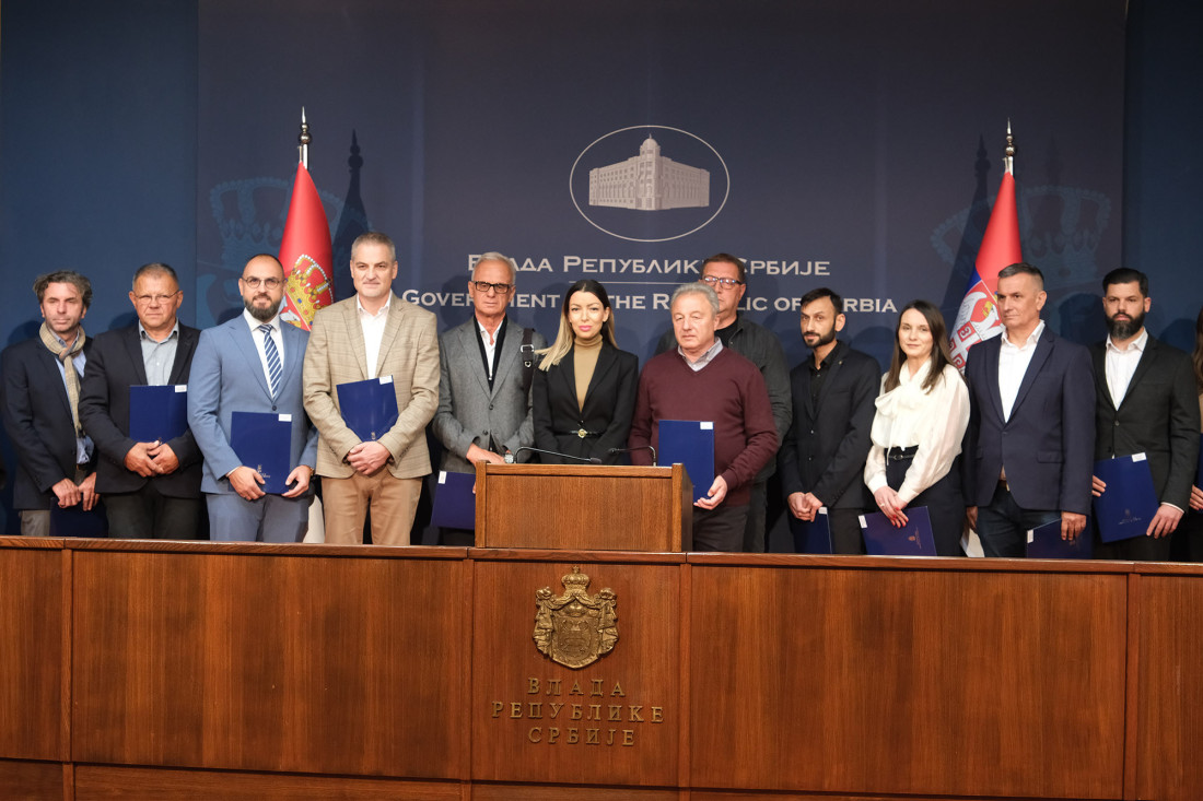 Ministarka dodelila rešenja po programu za podizanje izvoznih kapaciteta: 130 miliona dinara bespovratnih sredstava za 19 kompanija (FOTO)