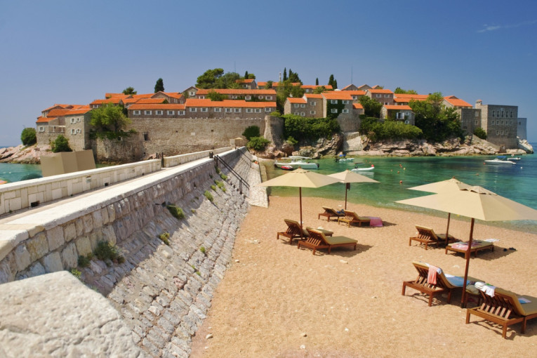 Sveti Stefan ponovo otvoren: Nakon višegodišnje pauze, simbol crnogorskog turizma ponovo dočekuje goste