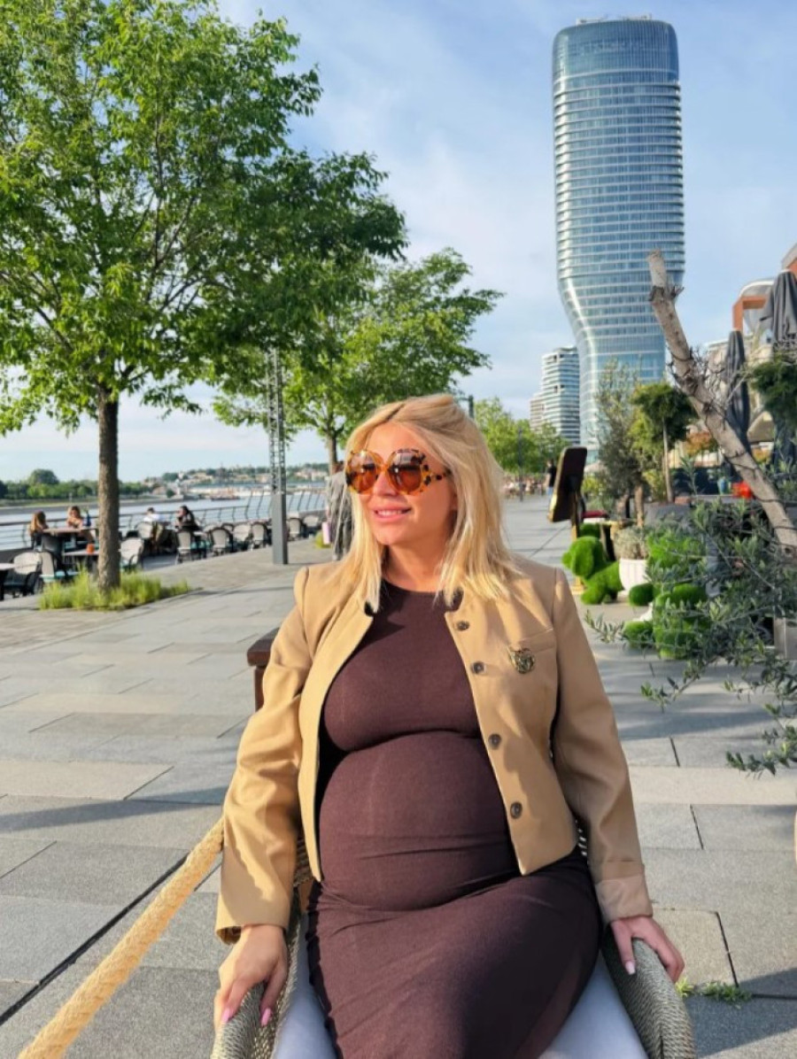 "Brojimo sitno!" Dea Đurđević pokazala kako izgleda u sedmom mesecu trudnoće!