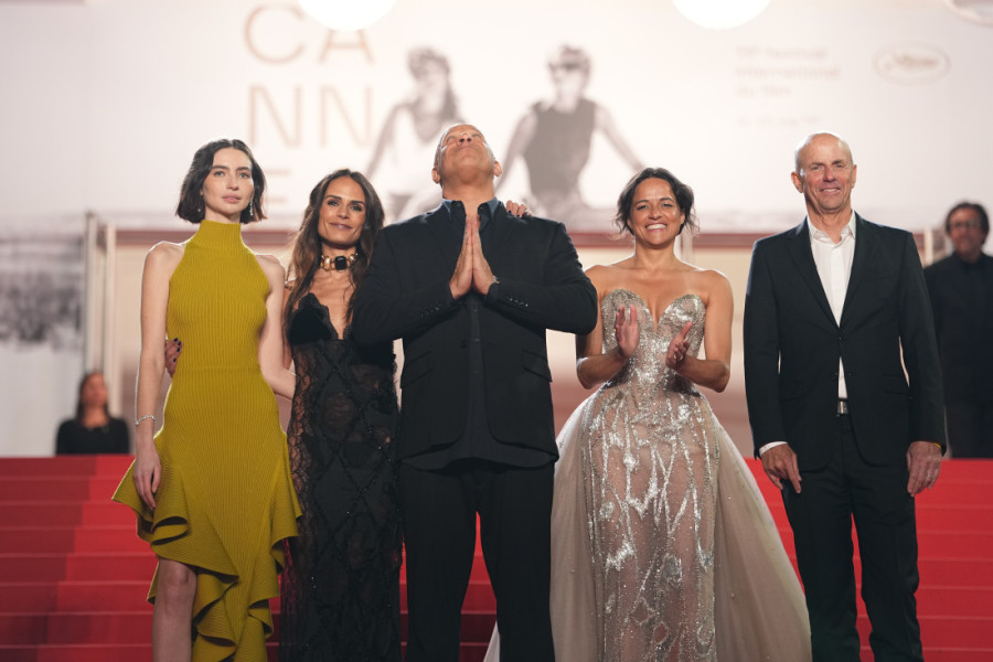Travolta dobio počasnu Zlatnu palmu: Vidno emotivan glumac u Kanu predstavlja film posvećen pokojnom sinu (FOTO)