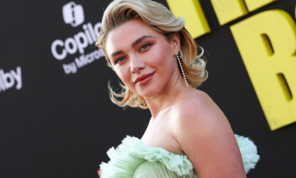 Netfliks opet rizikuje sa adaptacijama čuvenih romana: Stiže "Istočno od raja" sa Florens Pju, kritike pljušte (VIDEO)