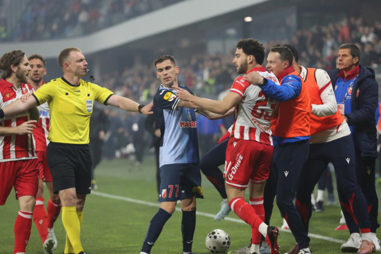 Detalji tuče fudbalera Crvene zvezde i Vojvodine! Klinci "zavarničili", a onda je nastao opšti haos