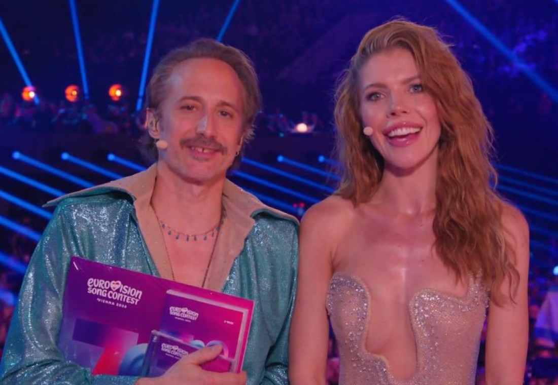 Finale Pesme Evrovizije 2026: Voditeljski duo ponovo u hit stajlingu!