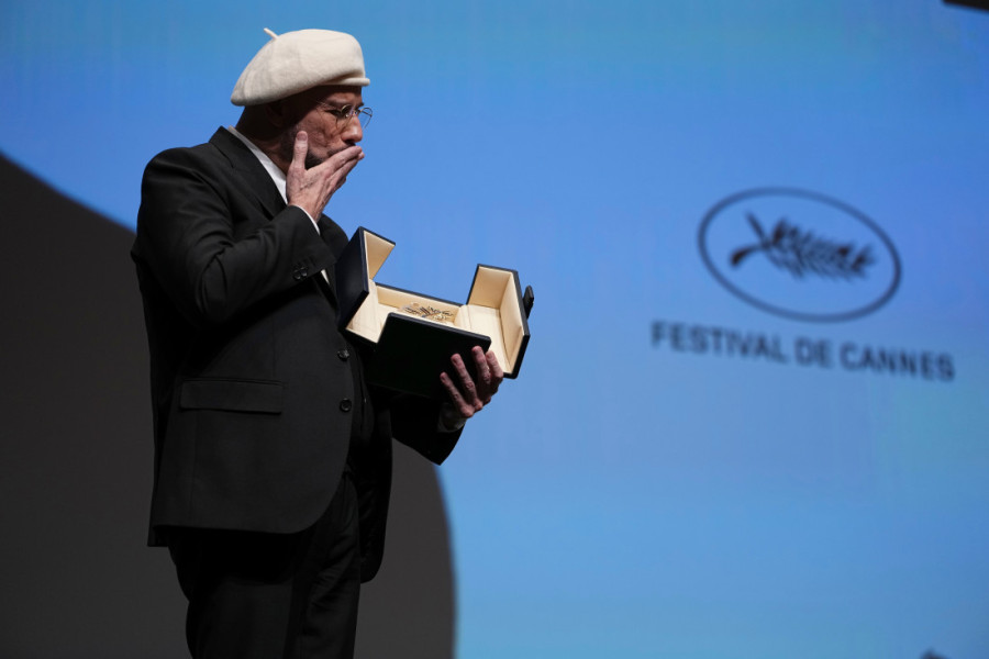 Travolta dobio počasnu Zlatnu palmu: Vidno emotivan glumac u Kanu predstavlja film posvećen pokojnom sinu (FOTO)