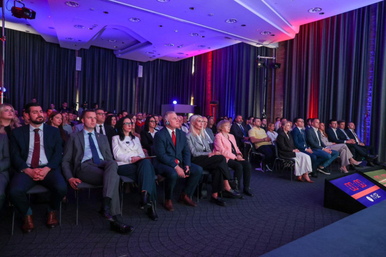 "Poro­dica je temelj stabilne i snažne Srbije": Održan panel povodom Međunarodnog dana porodice