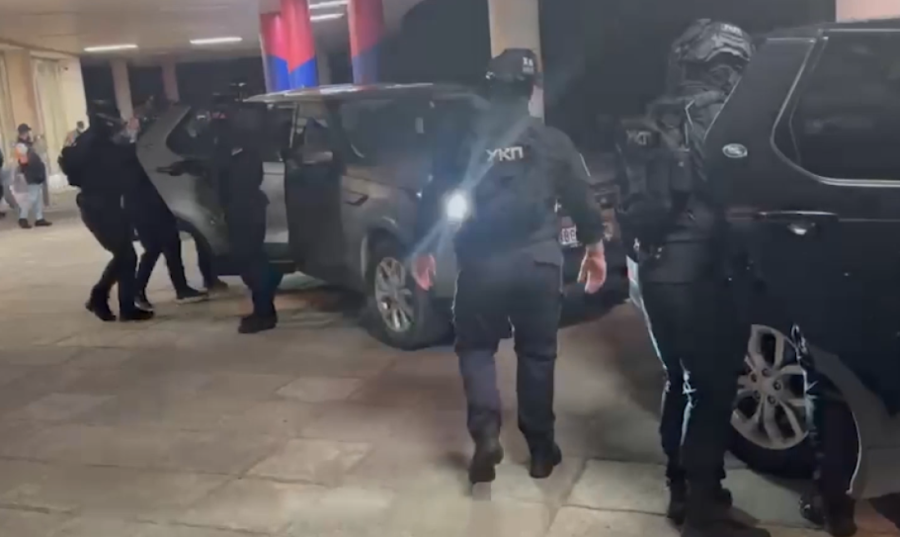 Ko je ubio Aleksandra Nešovića? Pucano u Kekinog saradnika pred punim restoranom na Senjaku, pištolj nabavila žena