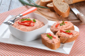 Kremasta urnebes salata za svaki sto: Brz namaz koji se pravi za par minuta (RECEPT)