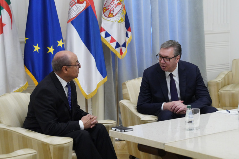 Sastanak u Palati Srbija: Vučić sa ambasadorom Kine