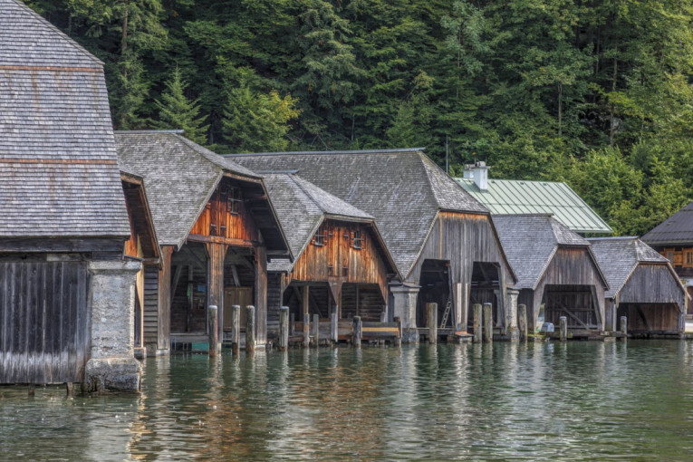 Drvene kolibe na vodi mame turiste: Ovo mesto je odličan izbor za sve koji žele mir (FOTO)