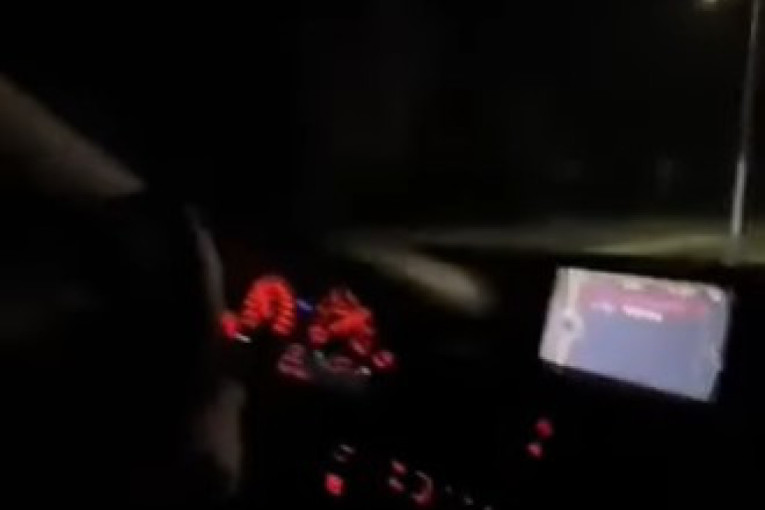 Jeziv snimak kruži mrežama: Pogledajte bahatu vožnja kroz Spomen- park Šumarice! (VIDEO)