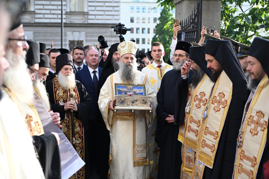Narod preplavio Vaznesenjsku crkvu! Vernici u suzama dočekali Pojas Presvete Bogorodice (FOTO)