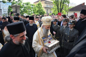 Narod preplavio Vaznesenjsku crkvu! Vernici u suzama dočekali Pojas Presvete Bogorodice (FOTO)