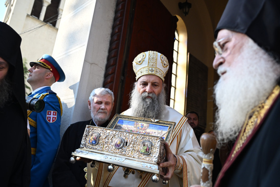Narod preplavio Vaznesenjsku crkvu! Vernici u suzama dočekali Pojas Presvete Bogorodice (FOTO)