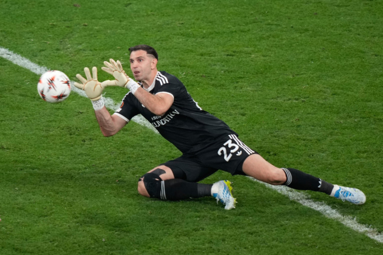 Drama u finalu Lige Evrope: Martinez branio sa slomljenim prstom!