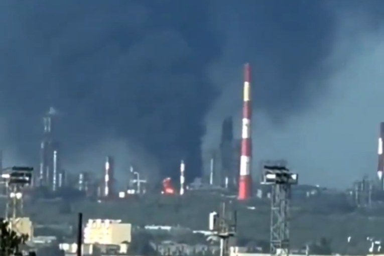Pogođena još jedna ruska rafinerija! Ukrajinci izvršili udar 700 kilometara daleko od fronta (VIDEO)