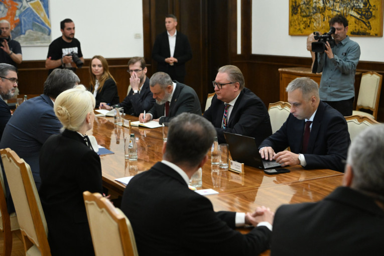 Zaharova o prodaji NIS-a: Samo zvanični pregovori u okviru međudržavnih sporazuma