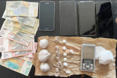 Hapšenja na Zvezdari i Voždovcu: Lisice za muškarac (51) i tinejdžer (19)