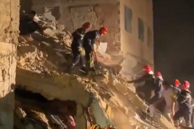 U urušavanju zgrade poginulo 11 ljudi: Četvorospratnica postala hrpa betona u treptaju oka (VIDEO)