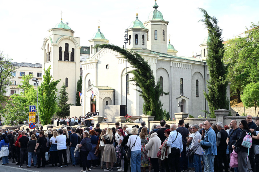 Spasovdanska litija u Beogradu: Na hiljade vernika stiglo do Hrama Svetog Save (FOTO/VIDEO)