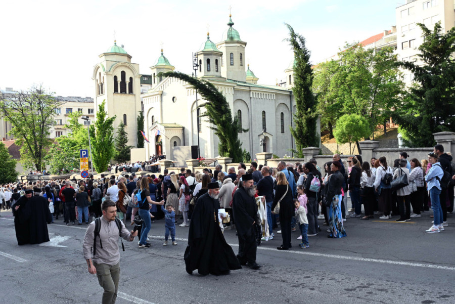 Spasovdanska litija u Beogradu: Na hiljade vernika stiglo do Hrama Svetog Save (FOTO/VIDEO)