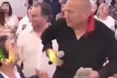 "Stegni zube, kao što si stegao evre" Đanija urnišu nakon što ga je gost raskrvario: "Pas da ga je ujeo ne bi ispustio pare!"