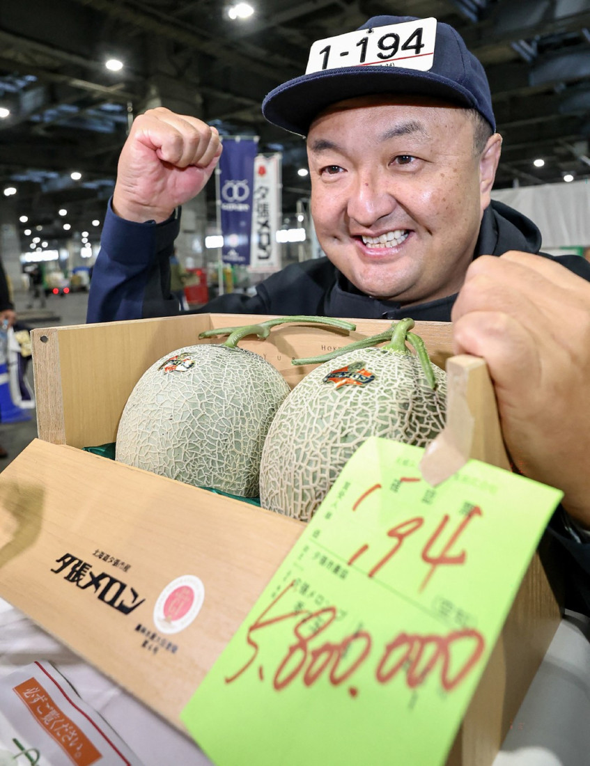 Kad dinja postane investicija: Za najskuplji zalogaj godine dali pravo bogatstvo! (FOTO)