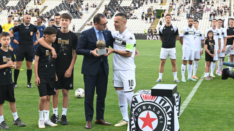 Partizan petardom ispratio Natha u penziju! Valjak pregazio Radnik u Humskoj! (VIDEO)
