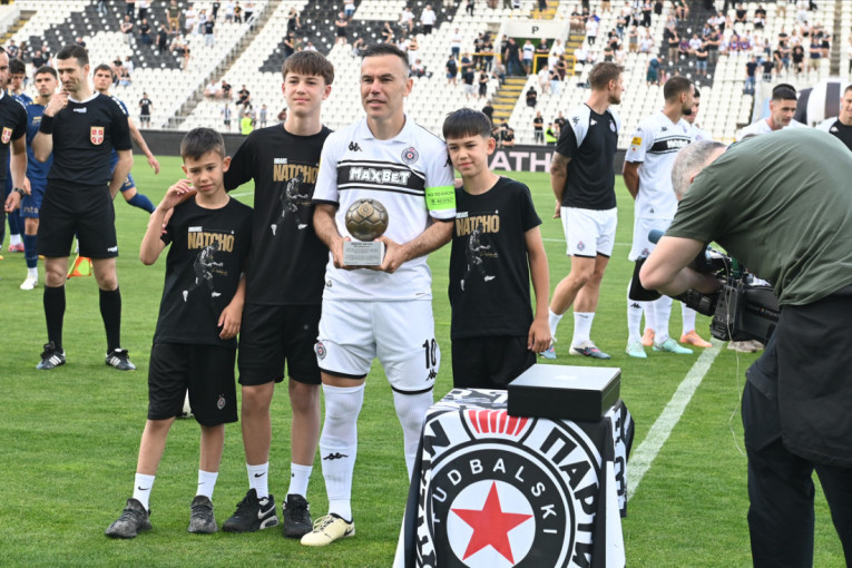 Partizan petardom ispratio Natha u penziju! Valjak pregazio Radnik u Humskoj! (VIDEO)