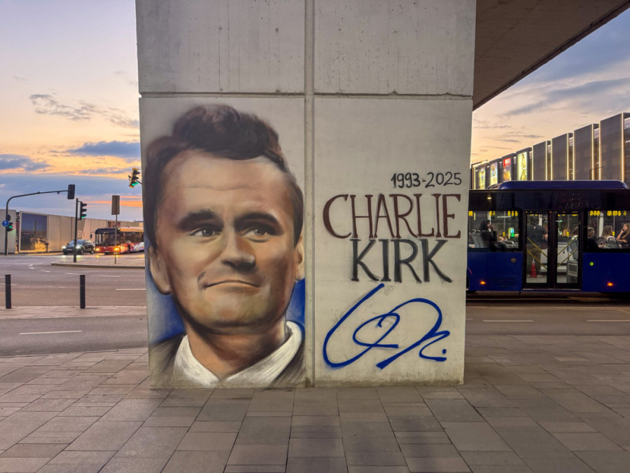Čarli Kirk stoji ponosno na ulicama Beograda! Balkan Watch posvetio mural borcu za bolji svet