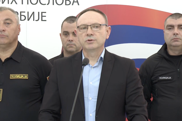 Direktor policije otkrio koliko je okupljenih na Slaviji (VIDEO)