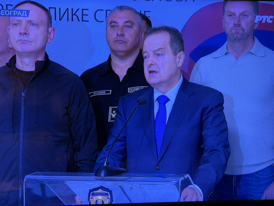 Dačić otkrio: Ima povređenih policajaca, privedeno više od 20 blokadera!
