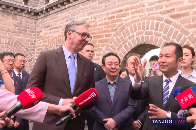 Istorijska poseta Vučića Kini! Predsednik na Kineskom zidu poručio: "Oduševljen sam vašom istorijom, kulturom i običajima"