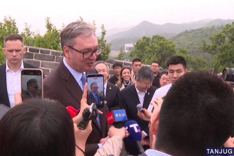 Istorijska poseta Vučića Kini! Predsednik na Kineskom zidu poručio: "Oduševljen sam vašom istorijom, kulturom i običajima"
