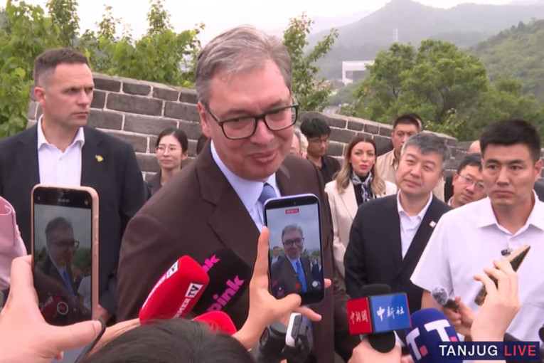 Istorijska poseta Vučića Kini! Predsednik na Kineskom zidu poručio: "Oduševljen sam vašom istorijom, kulturom i običajima"