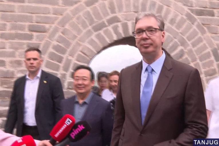 Istorijska poseta Vučića Kini! Predsednik na Kineskom zidu poručio: "Oduševljen sam vašom istorijom, kulturom i običajima"