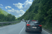 Kolaps zbog kamiona i šlepera: Velika gužva na granici sa Crnom Gorom, formirane dugačke kolone
