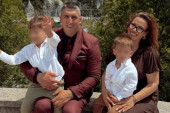 Hteli da je vrate sa granice sa decom! Kristina imala dramu pred krštenje sinova: Kristijan se javio tek uveče!