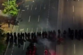 Snimak koji je zapalio Srbiju! Pogledajte kako blokaderi napadaju policijske kordone (VIDEO)